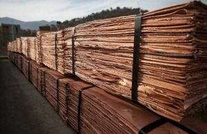 Precio del cobre cierra la semana con una importante caída